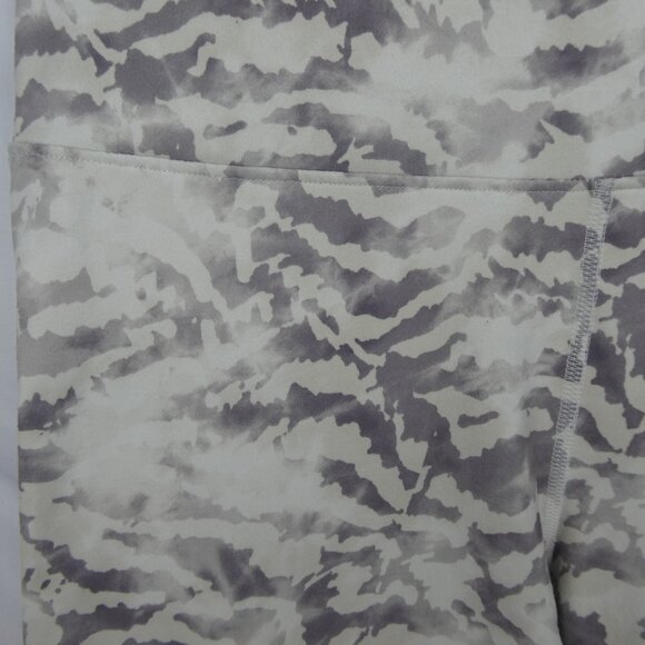 Fabletics Boost PowerHold High-Waisted 7/8 Leggings 26x24 Tiger Stripe Size M - Picture 2 of 9